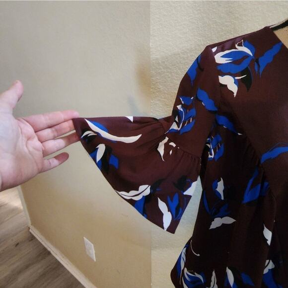 Halogen oversized floral bell sleeve blouse size XS - Picture 4 of 8